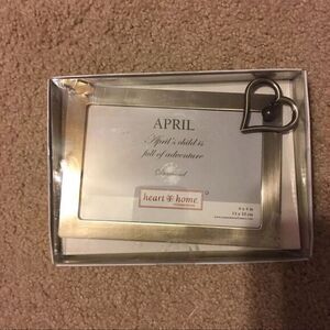 BRAND‎ NEW Month of April 4x6 picture frame